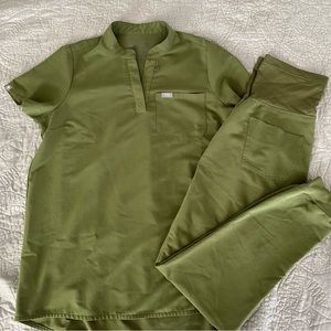 Figs Olive Green Kitale Maternity scrub set (top and bottoms) size Small